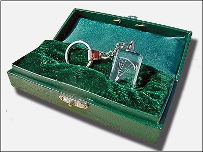 Porte-clés cube en verre avec parachutiste