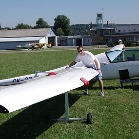 Aide à la mise à niveau par un seul homme pour les pilotes de planeur