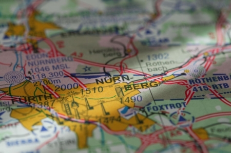 Carte OACI Nuremberg 2024 avec les trajectoires de vol de nuit à basse altitude