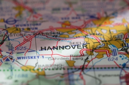 Carte OACI Hanovre 2024 avec trajectoires de vol de nuit à basse altitude