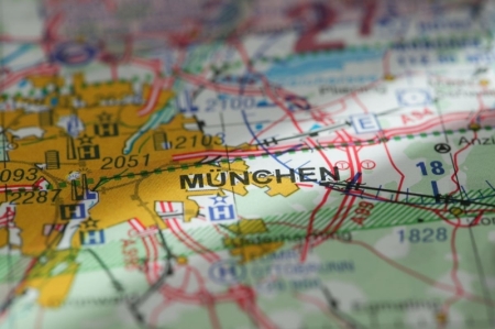 Carte OACI Munich 2025 avec les trajectoires de vol de nuit à basse altitude