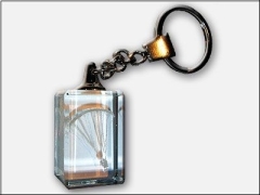 Porte-clés cube en verre avec parachutiste Porte-clés cube en verre avec parachutiste